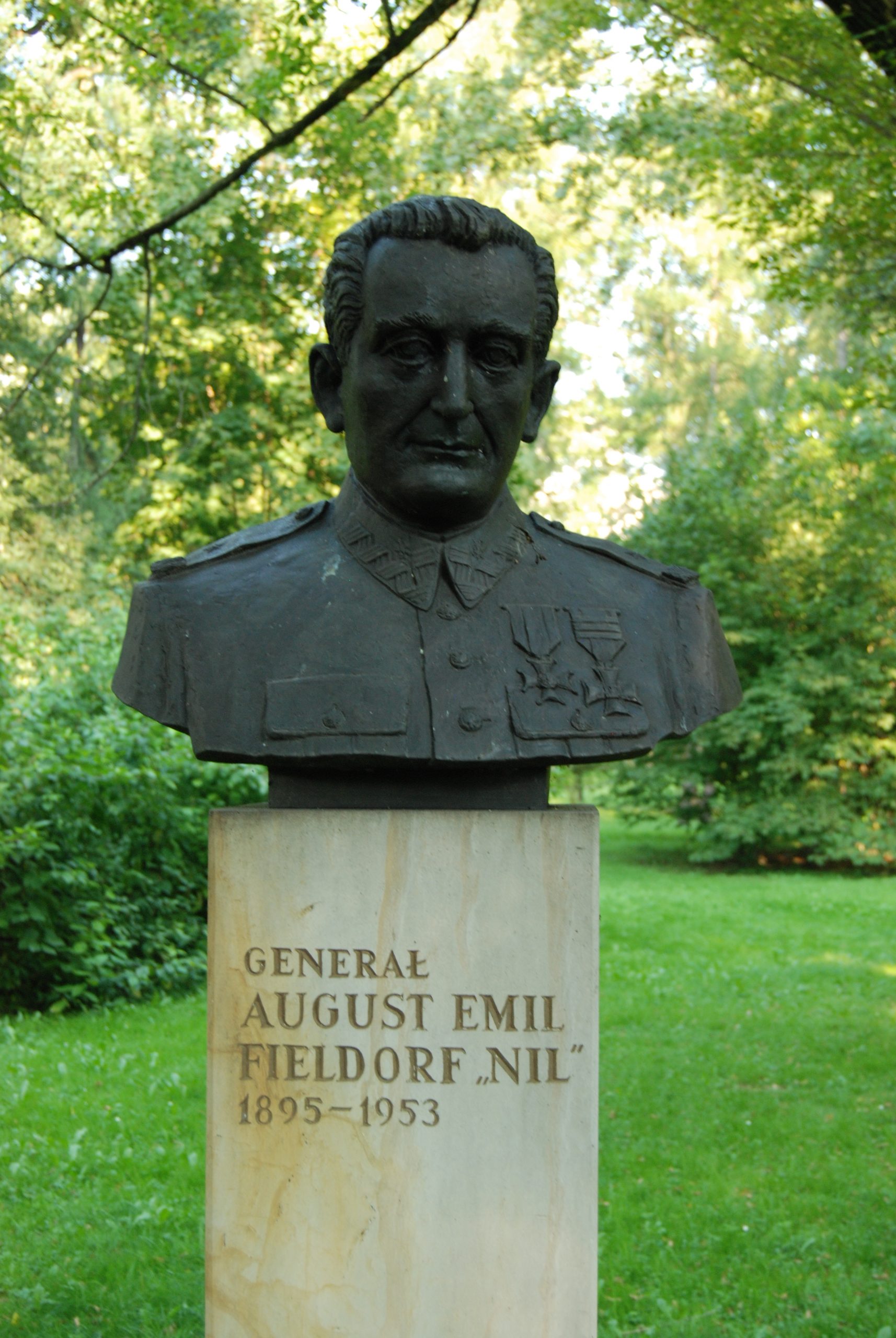 August_fieldorf_pomnik_park_jordana_krakow